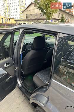 Хэтчбек Ford Fusion 2004 в 