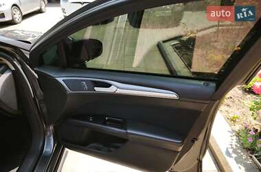 Седан Ford Fusion 2015 в 