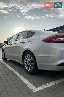 Седан Ford Fusion 2016 в 