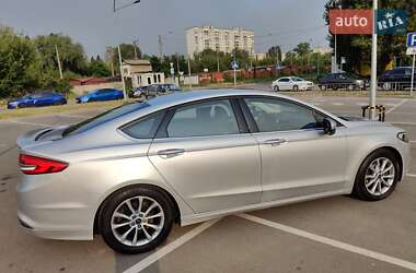 Седан Ford Fusion 2016 в 