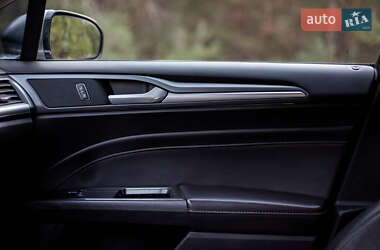 Седан Ford Fusion 2013 в 