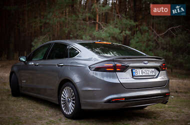 Седан Ford Fusion 2013 в 