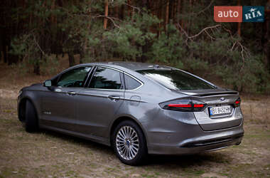 Седан Ford Fusion 2013 в 