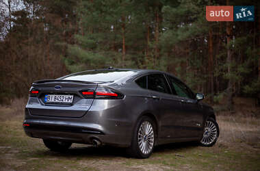 Седан Ford Fusion 2013 в 