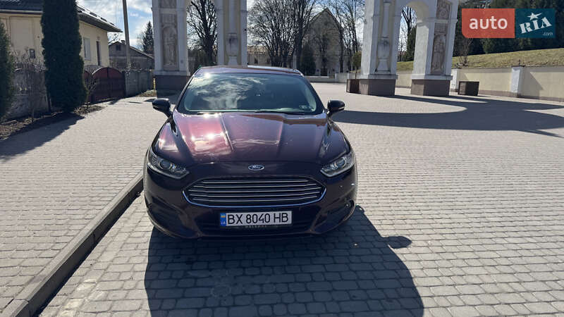 Седан Ford Fusion 2013 в Остроге