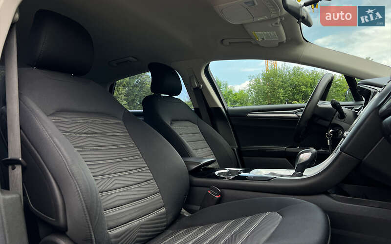 Седан Ford Fusion 2015 в Львове