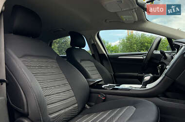 Седан Ford Fusion 2015 в 