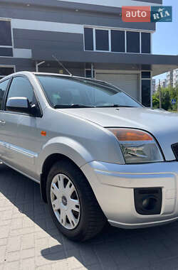 Хэтчбек Ford Fusion 2010 в 