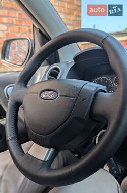 Хэтчбек Ford Fusion 2010 в 