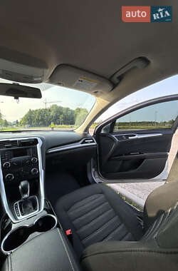 Седан Ford Fusion 2016 в 