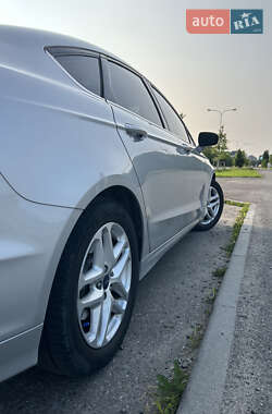 Седан Ford Fusion 2016 в 