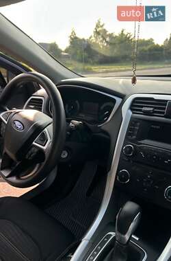 Седан Ford Fusion 2016 в 