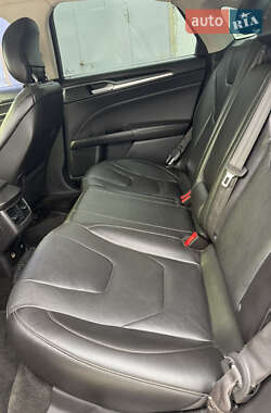 Седан Ford Fusion 2013 в 