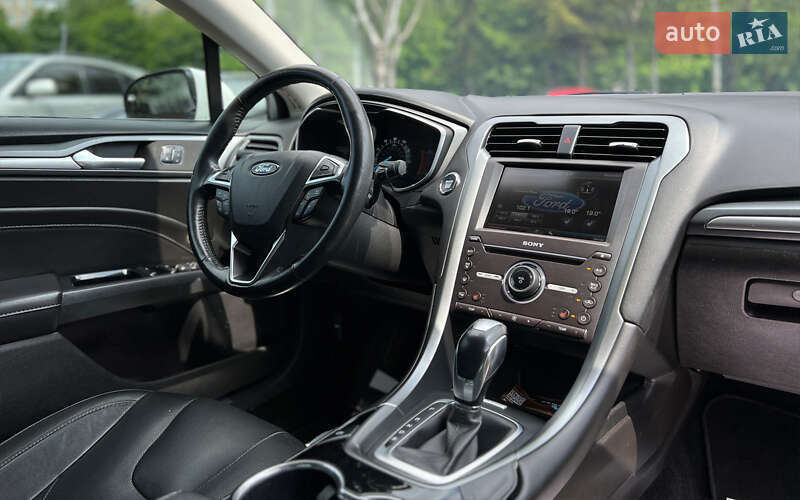 Седан Ford Fusion 2015 в Львові