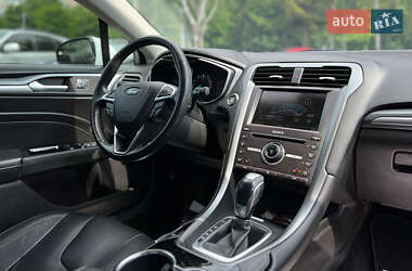 Седан Ford Fusion 2015 в 