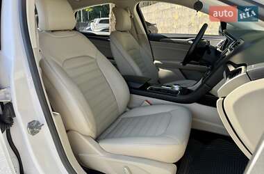 Седан Ford Fusion 2016 в 