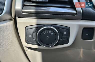 Седан Ford Fusion 2016 в 