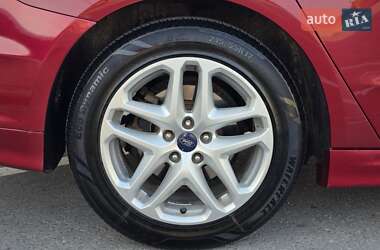 Седан Ford Fusion 2013 в 