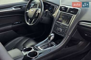 Седан Ford Fusion 2013 в 