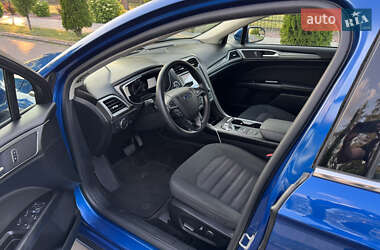 Седан Ford Fusion 2017 в 