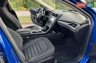 Седан Ford Fusion 2017 в 