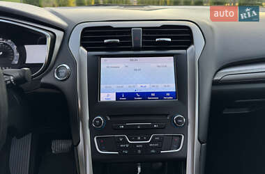 Седан Ford Fusion 2017 в 