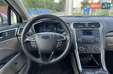 Седан Ford Fusion 2017 в 