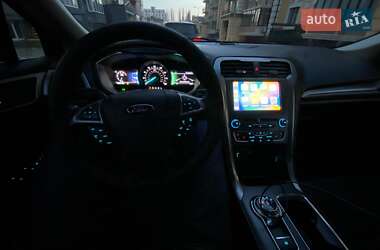 Седан Ford Fusion 2017 в 