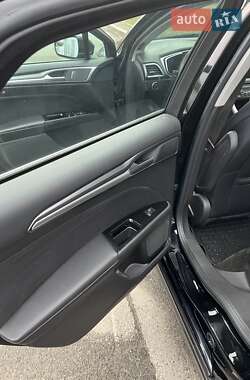 Седан Ford Fusion 2016 в 