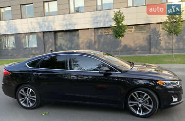 Седан Ford Fusion 2018 в 