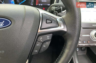 Седан Ford Fusion 2018 в 