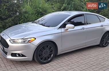 Седан Ford Fusion 2015 в 