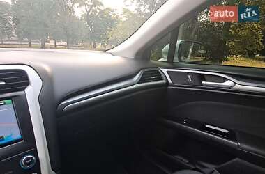 Седан Ford Fusion 2015 в 