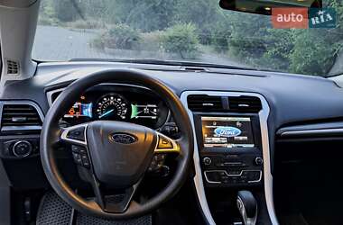 Седан Ford Fusion 2015 в 