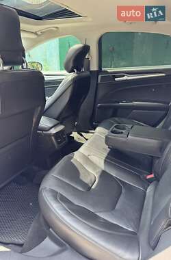 Седан Ford Fusion 2013 в 