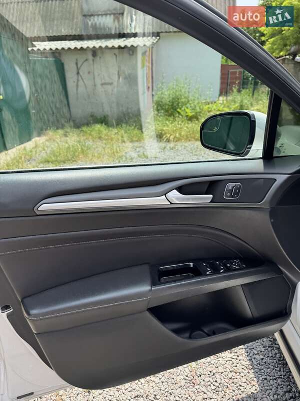 Седан Ford Fusion 2013 в Одесі