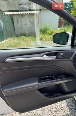 Седан Ford Fusion 2013 в 