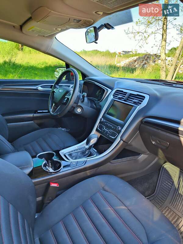 Седан Ford Fusion 2015 в Дрогобыче