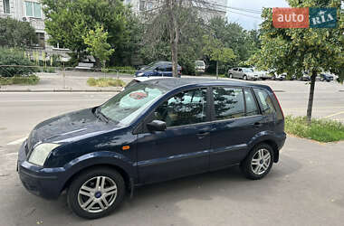 Хэтчбек Ford Fusion 2004 в 