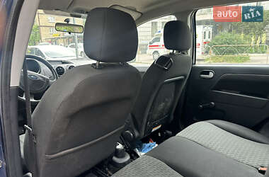 Хэтчбек Ford Fusion 2004 в 
