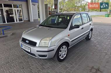 Хэтчбек Ford Fusion 2003 в 
