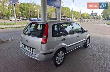 Хэтчбек Ford Fusion 2003 в 