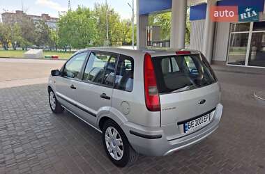 Хэтчбек Ford Fusion 2003 в 
