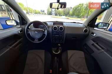 Хэтчбек Ford Fusion 2003 в 