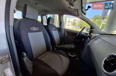 Хэтчбек Ford Fusion 2003 в 