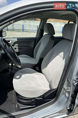 Хэтчбек Ford Fusion 2005 в 