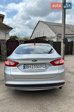 Седан Ford Fusion 2015 в 