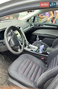 Седан Ford Fusion 2015 в 