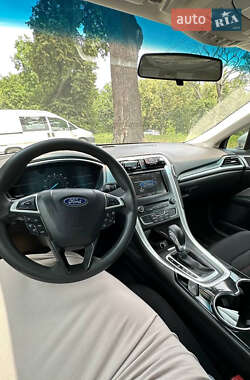 Седан Ford Fusion 2015 в 