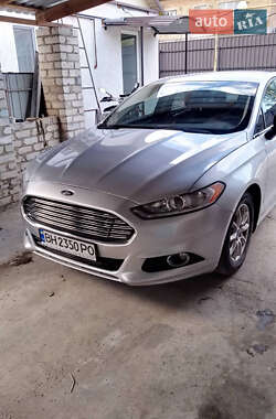 Седан Ford Fusion 2015 в 